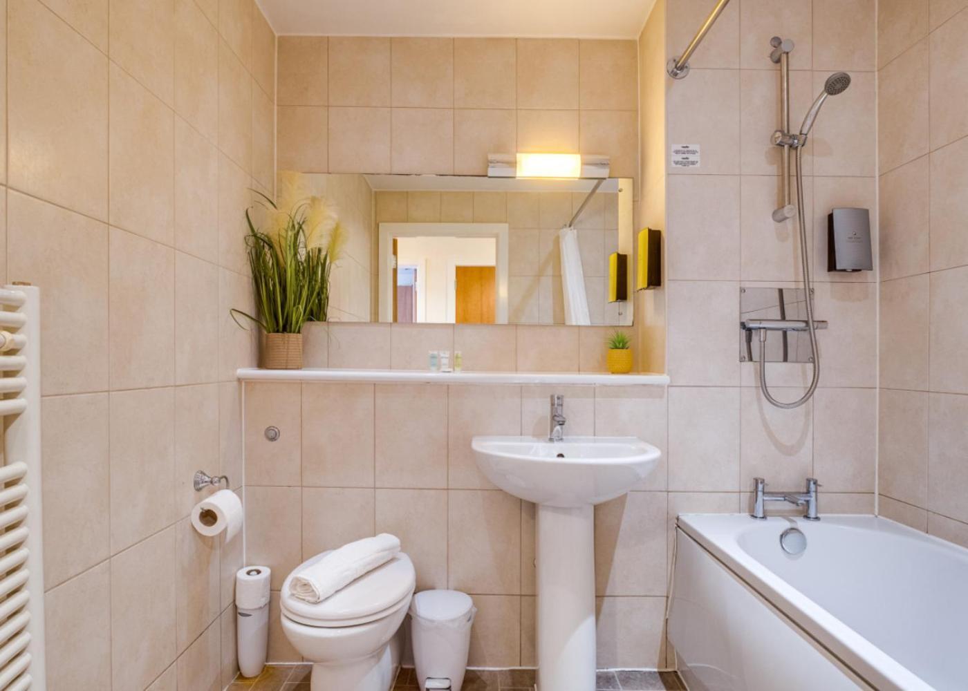 Chinatown - One Bed - Balcony - Secure Parking - Fast Wifi - Birmingham City Centre - 49A Exterior photo